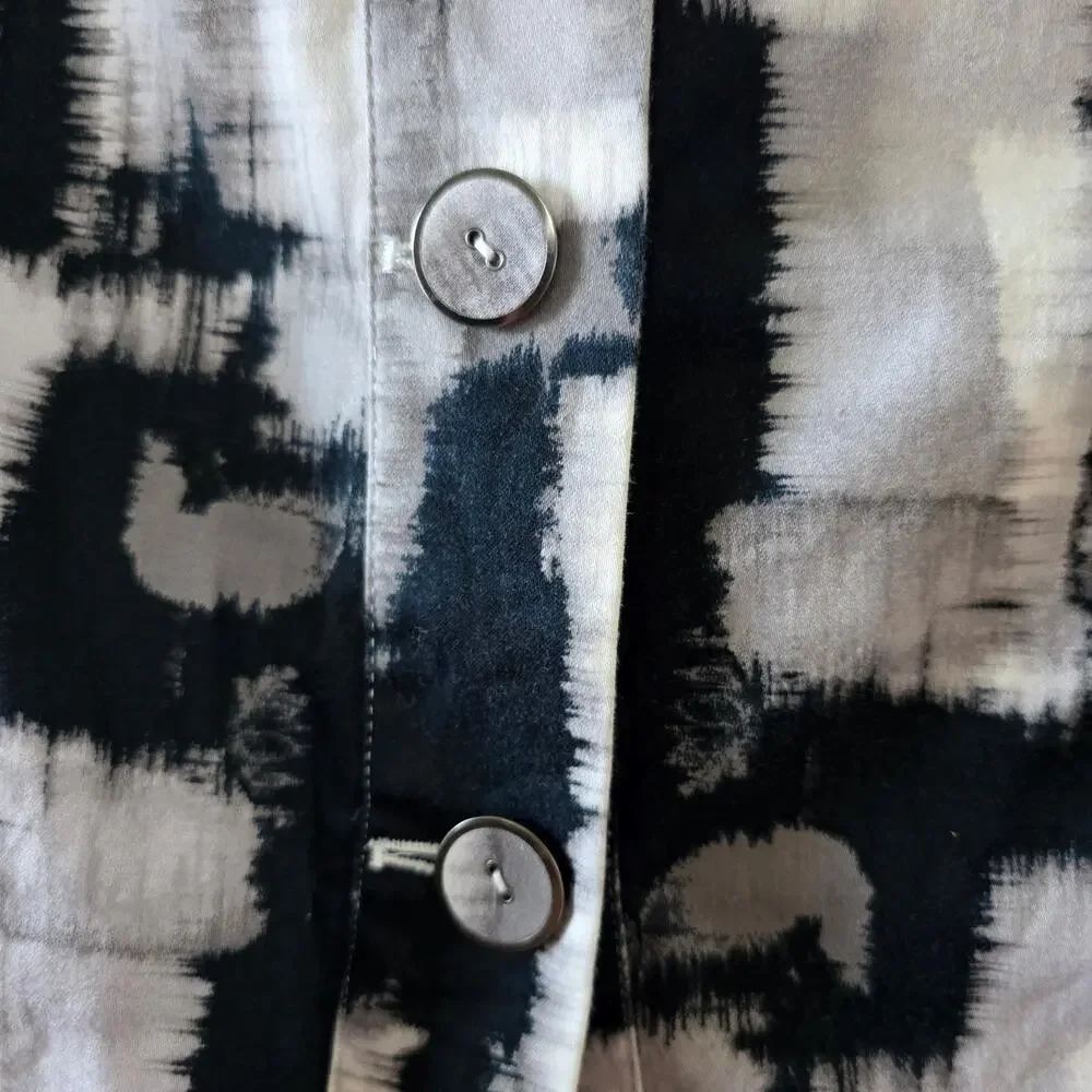 Chicos Abstract Print Button Front Jacket Womens Size 1 Black Gray 3 4 Sleeve - Picture 6 of 12